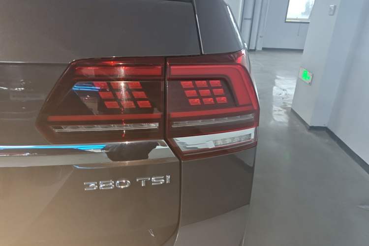 Used Volkswagen Teramont 2020 380TSI Four-Wheel Drive Luxury Version China VI Standard Right Rear Taillight