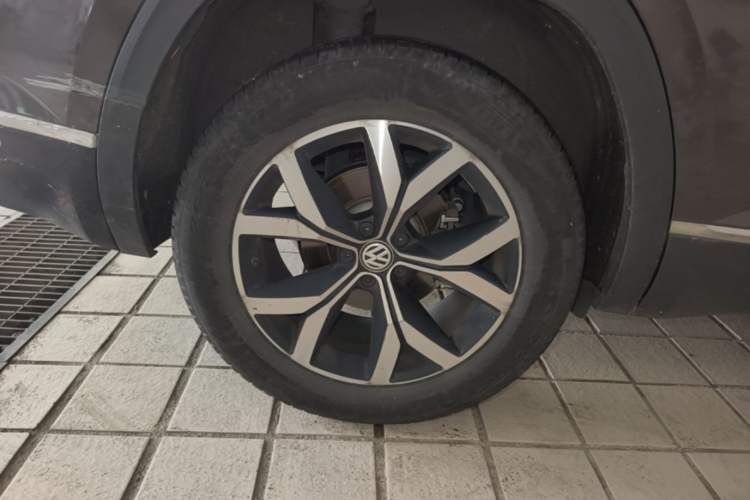 Used Volkswagen Teramont 2020 Revised Version 380TSI Four-Wheel Drive Luxury Edition Right Rear Wheel Hub