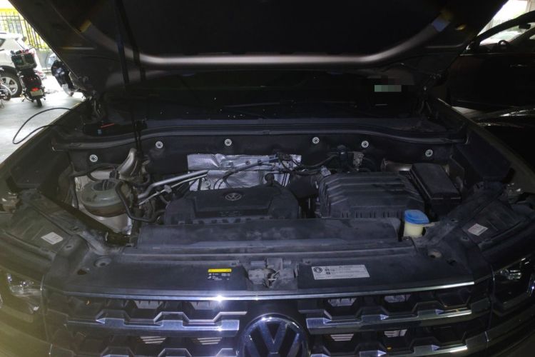 Used Volkswagen Teramont 2020 330TSI Two-Wheel-Drive Luxury Edition China VI Standard Engine Bay