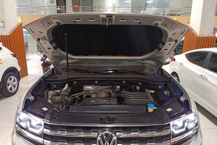 Used Volkswagen Teramont 2020 380TSI Four-Wheel Drive Luxury Version China VI Standard Engine Bay