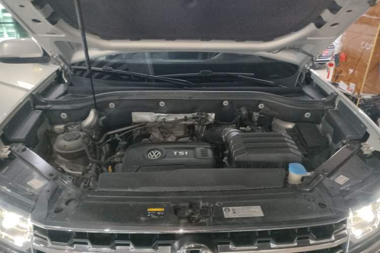Used Volkswagen Teramont 2020 380TSI Four-Wheel Drive Luxury Version China VI Standard Engine Bay