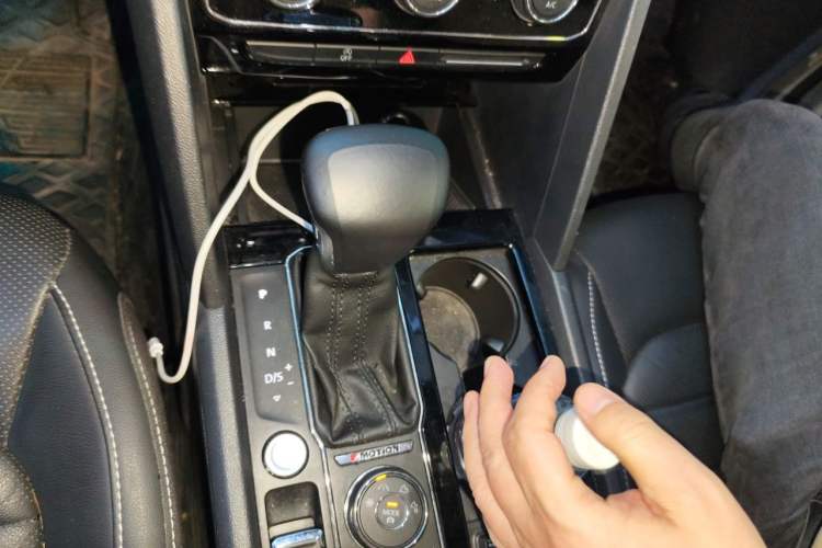 Used Volkswagen Teramont 2020 Revised Version 380TSI Four-Wheel Drive Luxury Edition Gear Lever