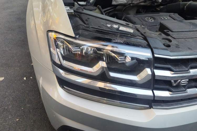 Used Volkswagen Teramont 2020 Revised Version 380TSI Four-Wheel Drive Luxury Edition Right Front Headlight