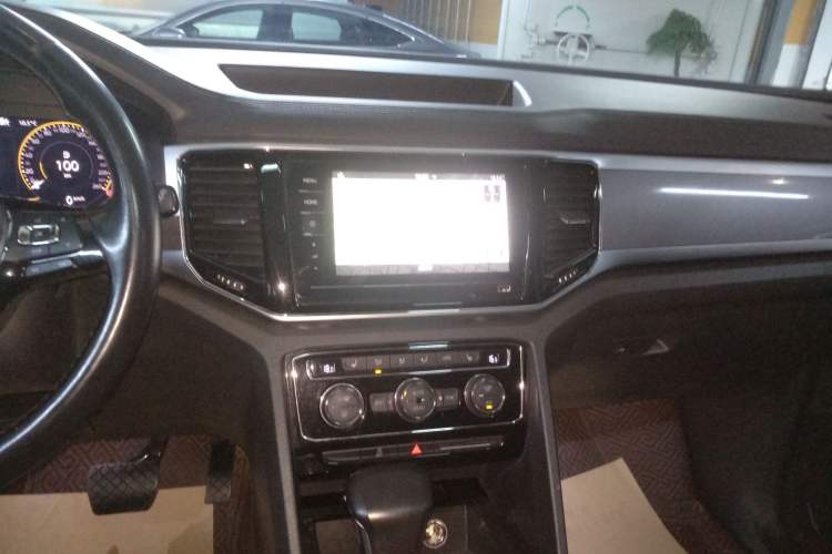 Used Volkswagen Teramont 2020 Revised Version 380TSI Four-Wheel Drive Luxury Edition Audio And AC Panel