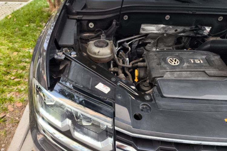 Used Volkswagen Teramont 2020 Revised Version 380TSI Four-Wheel Drive Luxury Edition Engine Bay Right