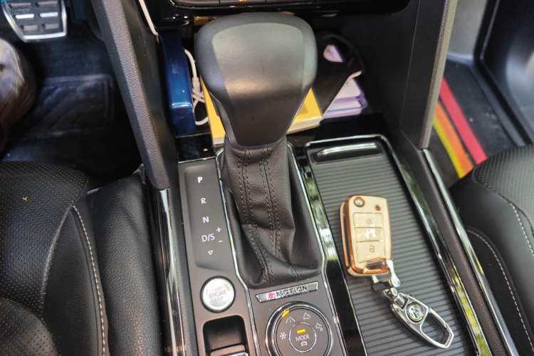 Used Volkswagen Teramont 2020 Revised Version 380TSI Four-Wheel Drive Luxury Edition Gear Lever