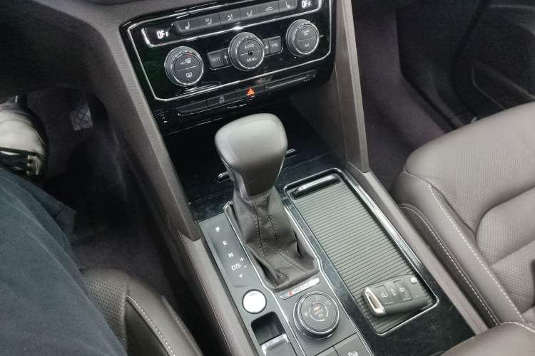 Used Volkswagen Teramont 2020 380TSI Four-Wheel Drive Luxury Version China VI Standard Gear Lever
