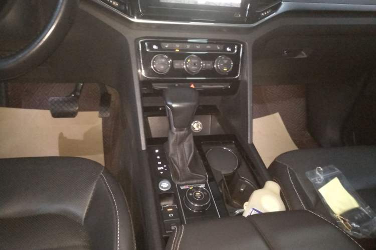 Used Volkswagen Teramont 2020 Revised Version 380TSI Four-Wheel Drive Luxury Edition Gear Lever
