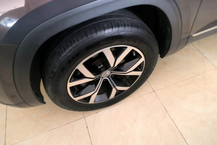 Used Volkswagen Teramont 2020 530 V6 Four-Wheel Drive Luxury Version China VI Standard Left Front Wheel Hub