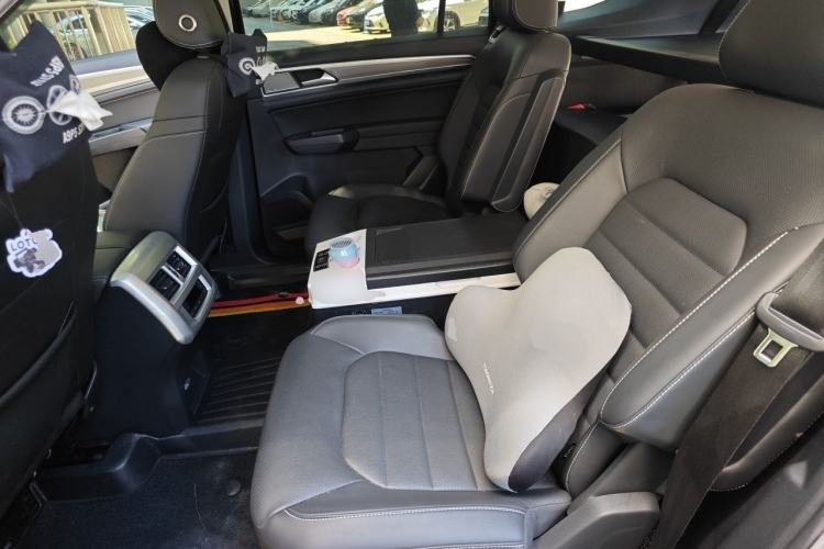 Used Volkswagen Teramont 2020 Revised Version 380TSI Four-Wheel Drive Luxury Edition Left Rear Seat