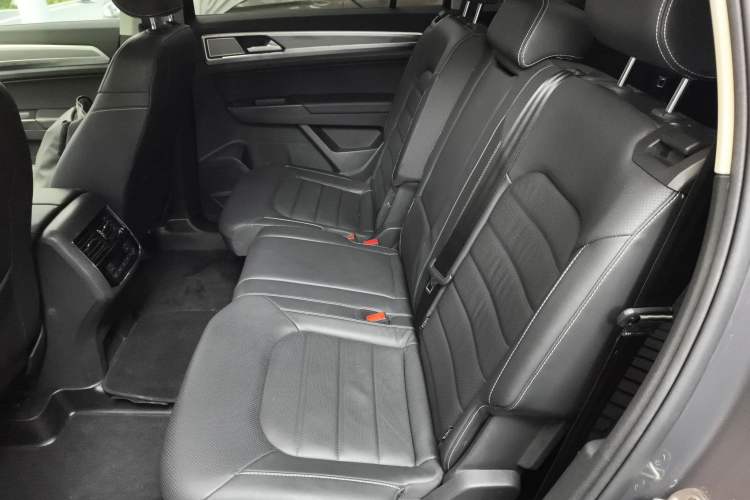 Used Volkswagen Teramont 2020 Revised Version 380TSI Four-Wheel Drive Luxury Edition Left Rear Seat