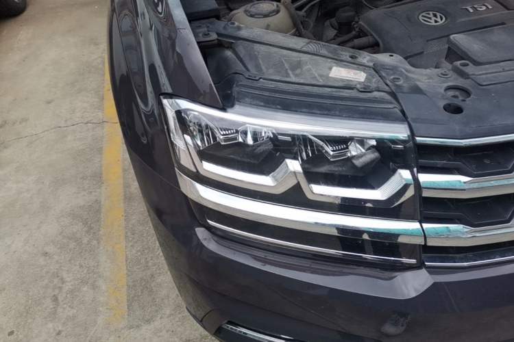 Used Volkswagen Teramont 2020 Revised Version 380TSI Four-Wheel Drive Luxury Edition Right Front Headlight