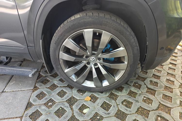 Used Volkswagen Teramont 2020 Revised Version 380TSI Four-Wheel Drive Luxury Edition Right Front Wheel Hub