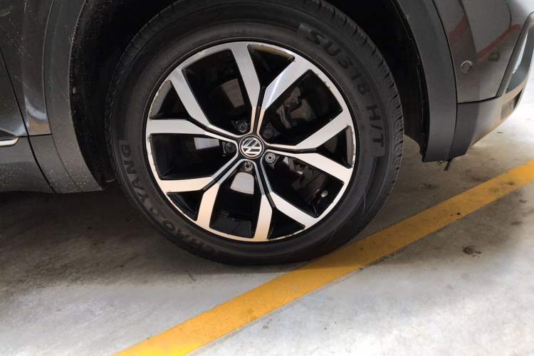 Used Volkswagen Teramont 2020 380TSI Four-Wheel Drive Luxury Version China VI Standard Right Front Wheel Hub