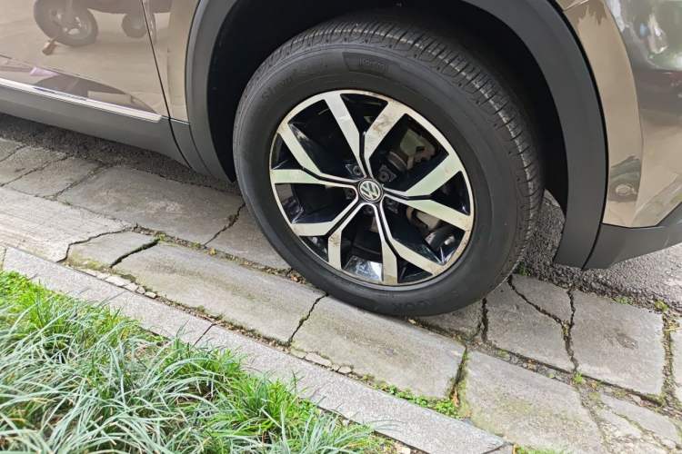 Used Volkswagen Teramont 2020 330TSI Two-Wheel-Drive Luxury Edition China VI Standard Right Front Wheel Hub