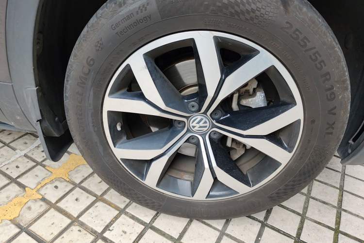 Used Volkswagen Teramont 2020 380TSI Four-Wheel Drive Luxury Version China VI Standard Right Front Wheel Hub