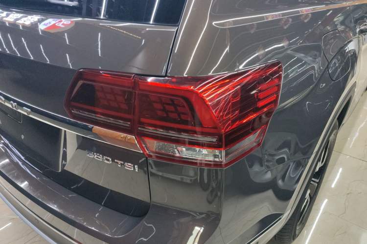 Used Volkswagen Teramont 2020 380TSI Four-Wheel Drive Luxury Version China VI Standard Right Rear Taillight