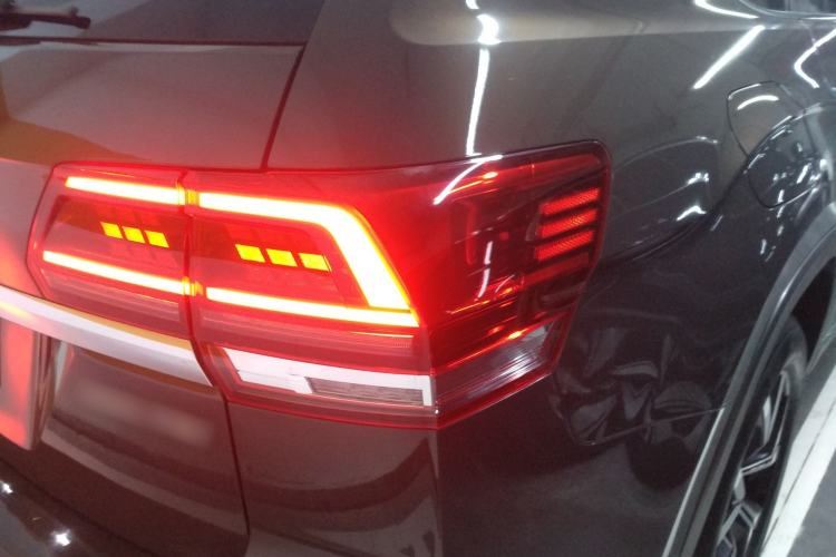 Used Volkswagen Teramont 2020 Revised Version 380TSI Four-Wheel Drive Luxury Edition Right Rear Taillight