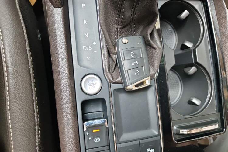 Used Volkswagen Teramont 2020 330TSI Two-Wheel-Drive Luxury Edition China VI Standard Vehicle Key