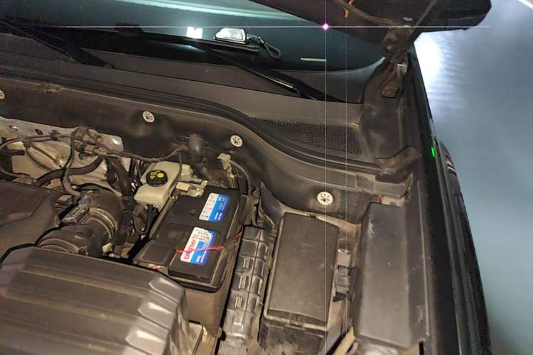 Used Volkswagen Teramont 2020 Revised Version 330TSI Two-Wheel Drive Luxury Edition Engine Bay Left