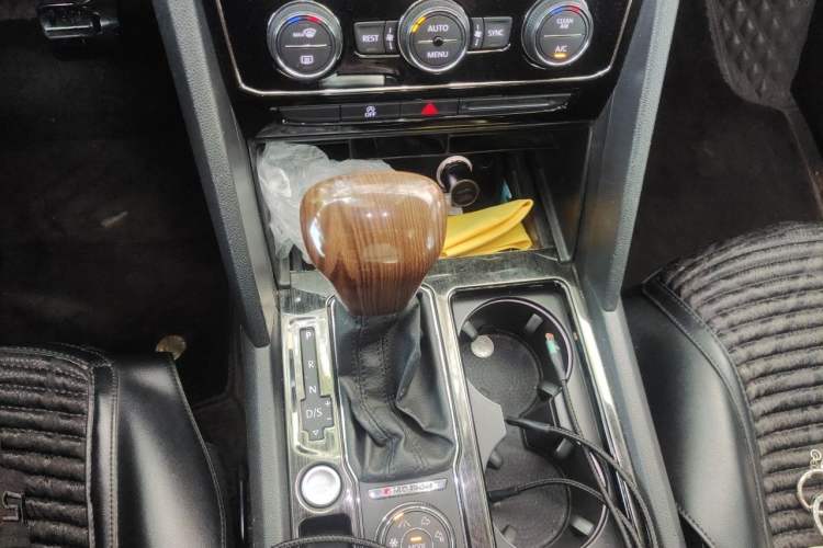 Used Volkswagen Teramont 2020 380TSI Four-Wheel Drive Luxury Version China VI Standard Gear Lever