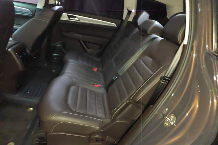 Used Volkswagen Teramont 2020 Revised Version 330TSI Two-Wheel Drive Luxury Edition Left Rear Seat