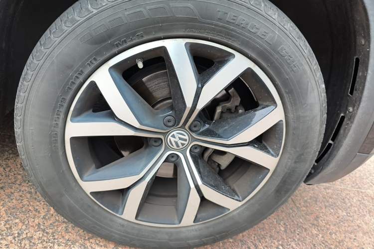 Used Volkswagen Teramont 2020 380TSI Four-Wheel Drive Luxury Version China VI Standard Right Front Wheel Hub
