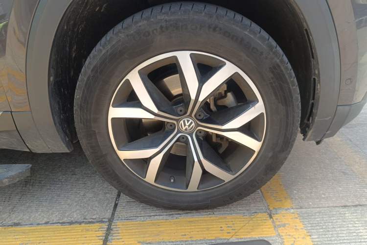 Used Volkswagen Teramont 2020 380TSI Four-Wheel Drive Luxury Version China VI Standard Right Front Wheel Hub