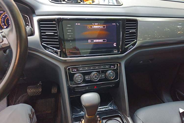 Used Volkswagen Teramont 2020 Revised Version 380TSI Four-Wheel Drive Luxury Edition Audio And AC Panel