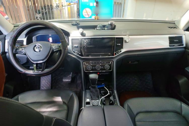 Used Volkswagen Teramont 2020 Revised Version 380TSI Four-Wheel Drive Luxury Edition Center Console