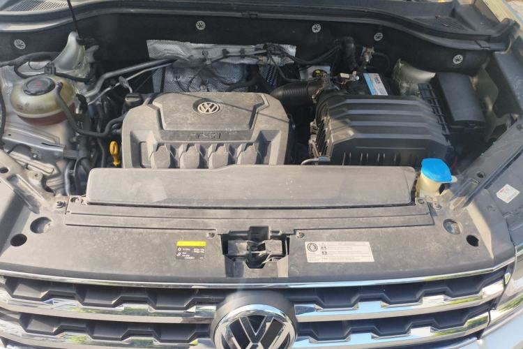 Used Volkswagen Teramont 2020 330TSI Two-Wheel-Drive Luxury Edition China VI Standard Engine Bay