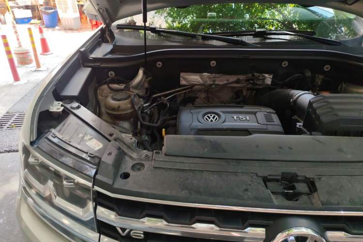 Used Volkswagen Teramont 2020 Revised Version 380TSI Four-Wheel Drive Luxury Edition Engine Bay Right