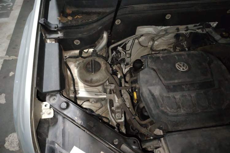 Used Volkswagen Teramont 2020 330TSI Two-Wheel-Drive Luxury Edition China VI Standard Engine Bay Right