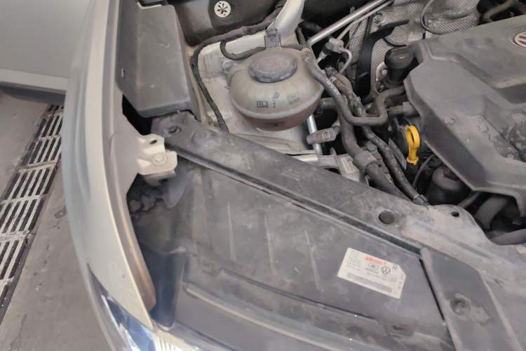 Used Volkswagen Teramont 2020 Revised Version 330TSI Two-Wheel Drive Luxury Edition Engine Bay Right