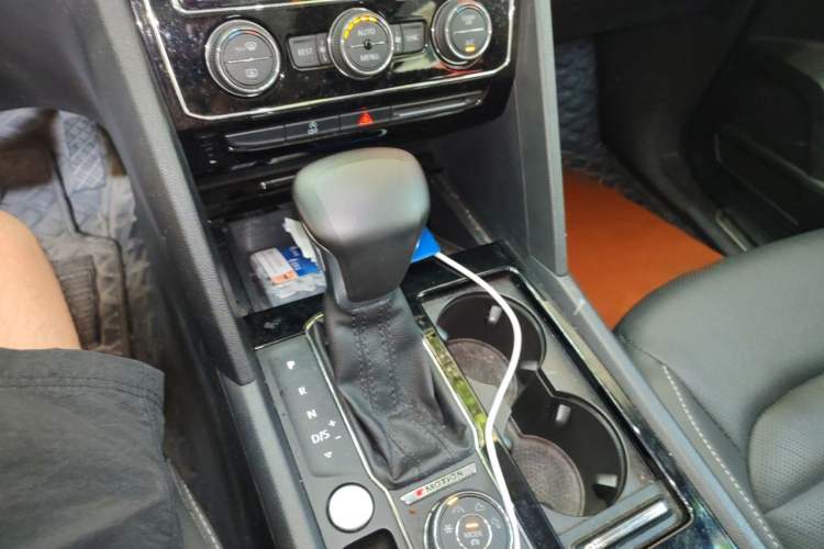 Used Volkswagen Teramont 2020 Revised Version 380TSI Four-Wheel Drive Luxury Edition Gear Lever