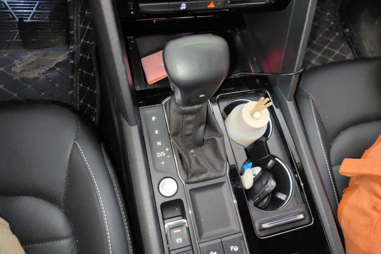 Used Volkswagen Teramont 2020 Revised Version 330TSI Two-Wheel Drive Luxury Edition Gear Lever
