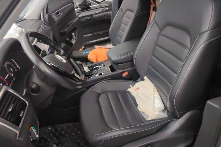 Used Volkswagen Teramont 2020 Revised Version 330TSI Two-Wheel Drive Luxury Edition Left Front Seat