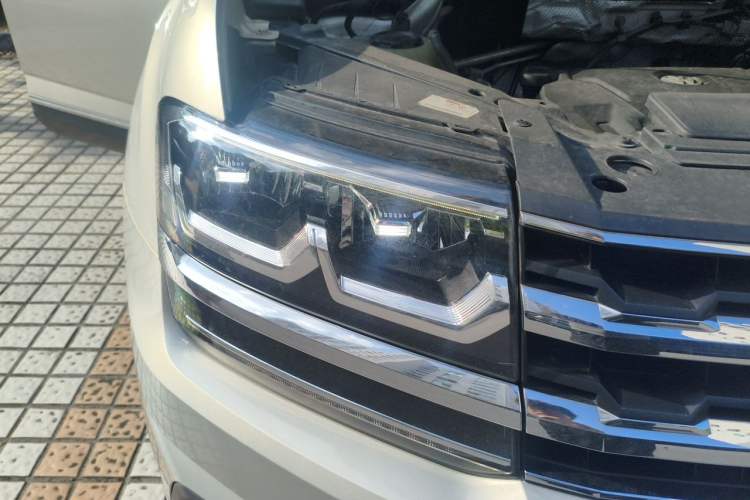 Used Volkswagen Teramont 2020 330TSI Two-Wheel-Drive Luxury Edition China VI Standard Right Front Headlight