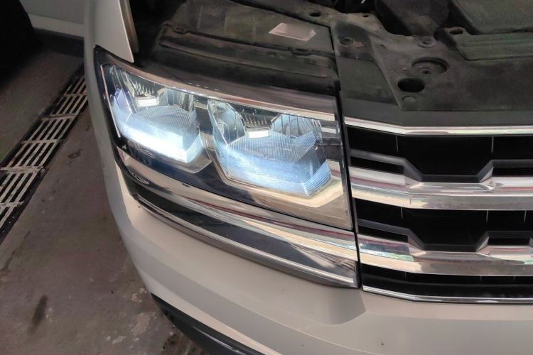 Used Volkswagen Teramont 2020 Revised Version 330TSI Two-Wheel Drive Luxury Edition Right Front Headlight