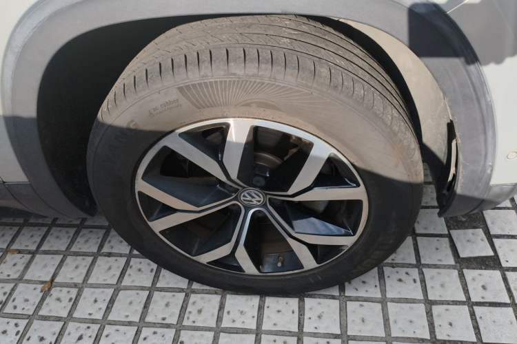 Used Volkswagen Teramont 2020 330TSI Two-Wheel-Drive Luxury Edition China VI Standard Right Front Wheel Hub