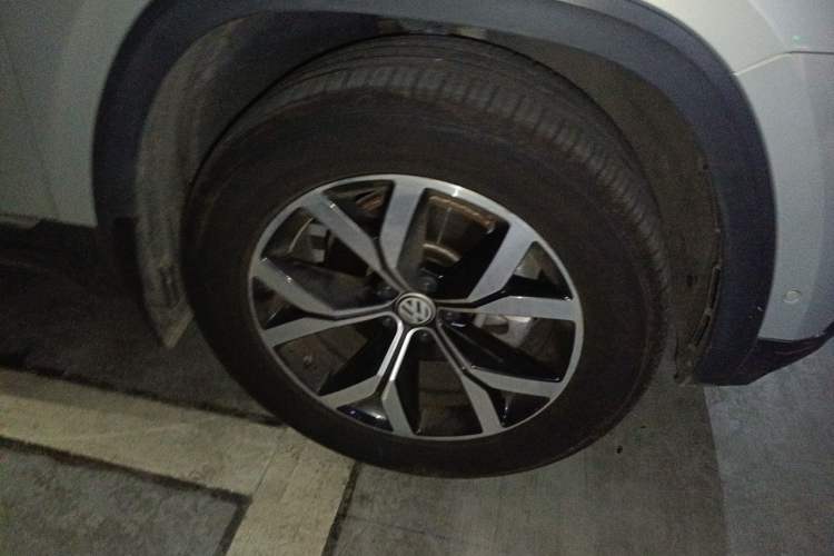 Used Volkswagen Teramont 2020 530 V6 Four-Wheel Drive Luxury Version China VI Standard Right Front Wheel Hub