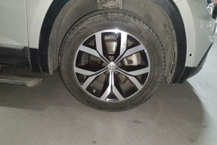 Used Volkswagen Teramont 2020 380TSI Four-Wheel Drive Luxury Version China VI Standard Right Front Wheel Hub
