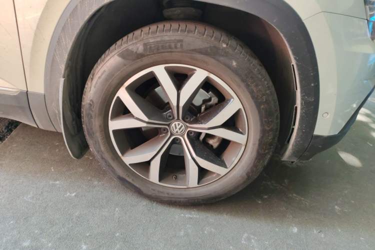 Used Volkswagen Teramont 2020 Revised Version 380TSI Four-Wheel Drive Luxury Edition Right Front Wheel Hub