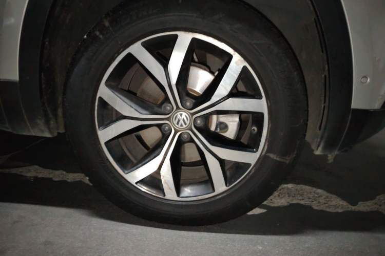 Used Volkswagen Teramont 2020 330TSI Two-Wheel-Drive Luxury Edition China VI Standard Right Front Wheel Hub