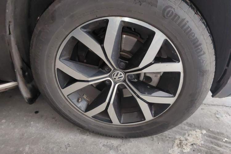 Used Volkswagen Teramont 2020 Revised Version 330TSI Two-Wheel Drive Luxury Edition Right Front Wheel Hub