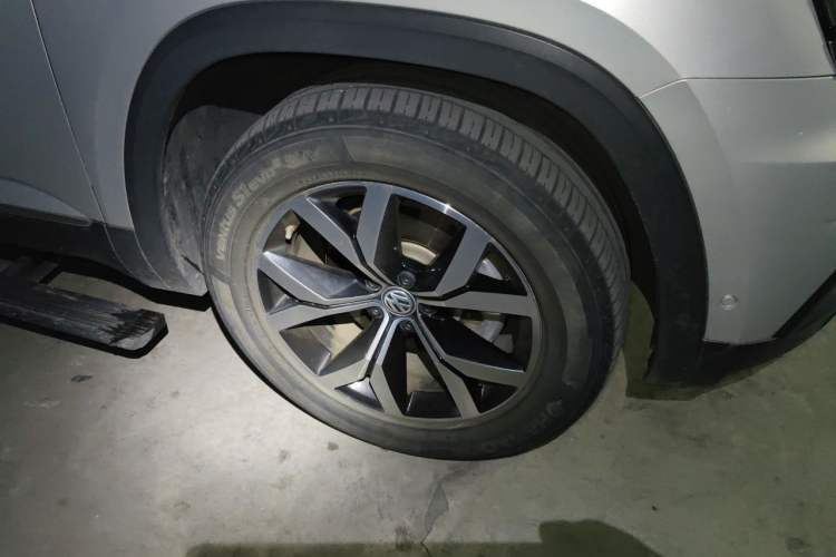 Used Volkswagen Teramont 2020 380TSI Four-Wheel Drive Luxury Version China VI Standard Right Front Wheel Hub