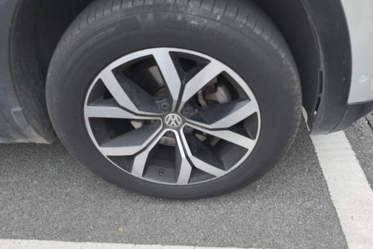 Used Volkswagen Teramont 2020 380TSI Four-Wheel Drive Luxury Version China VI Standard Right Front Wheel Hub