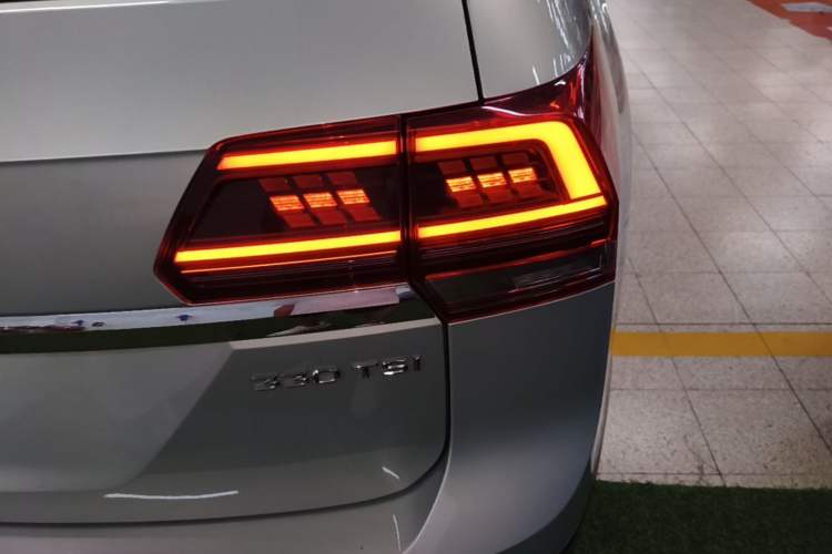 Used Volkswagen Teramont 2020 330TSI Two-Wheel-Drive Luxury Edition China VI Standard Right Rear Taillight