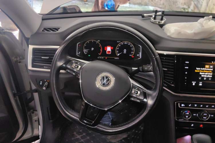 Used Volkswagen Teramont 2020 Revised Version 330TSI Two-Wheel Drive Luxury Edition Steering Wheel