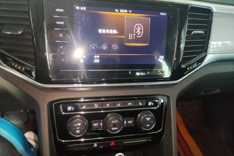 Used Volkswagen Teramont 2020 Revised Version 380TSI Four-Wheel Drive Luxury Edition Audio And AC Panel